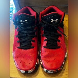 🏀 Under Armor Youth Shoes 6Y, Gently Used, Great Condition 👟